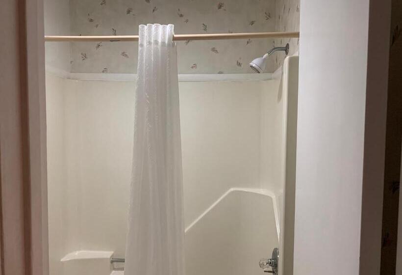 带2个双人床的标准工作室, Americas Best Value Inn Roxboro