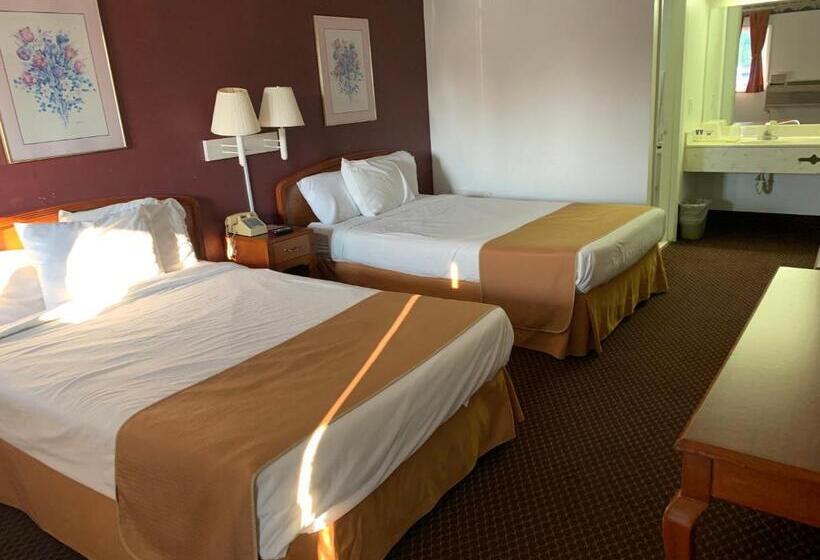 带2个双人床的标准工作室, Americas Best Value Inn Roxboro