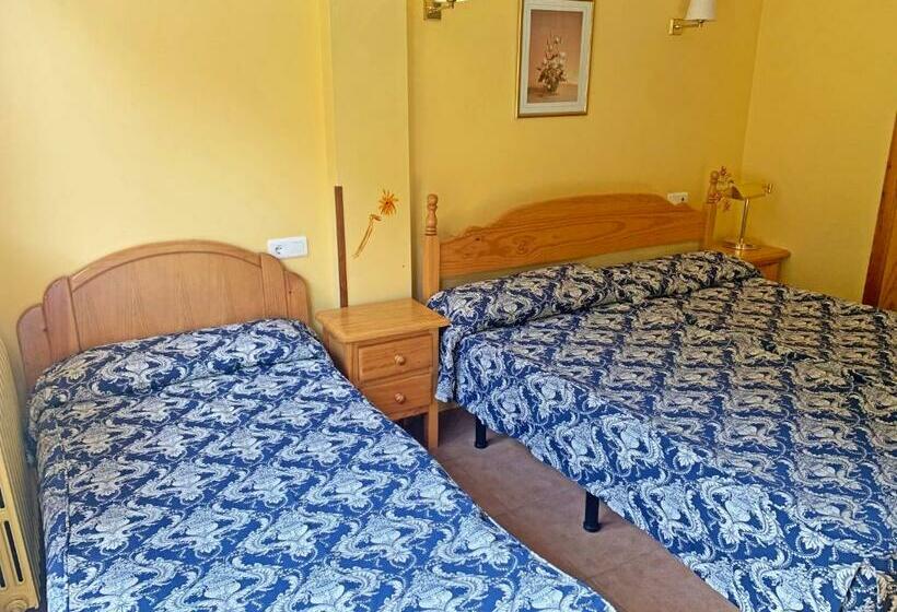 Basis 3-Bett-Zimmer, Antic