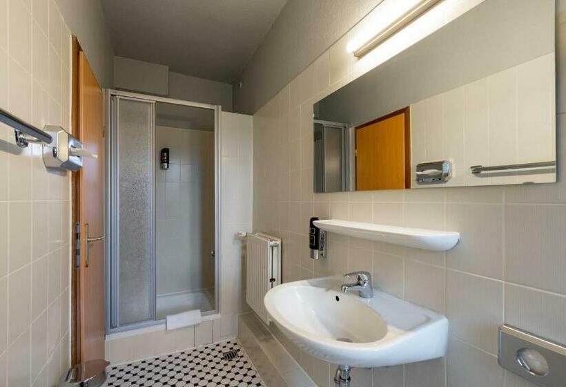 اتاق استاندارد یک تخته با سرویس بهداشتی مشترک, a&o Hamburg Reeperbahn