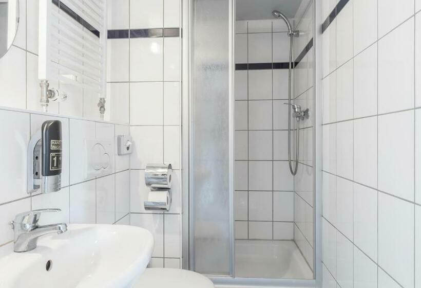 Standard Single Room Shared Bathroom, A&o Hamburg Reeperbahn