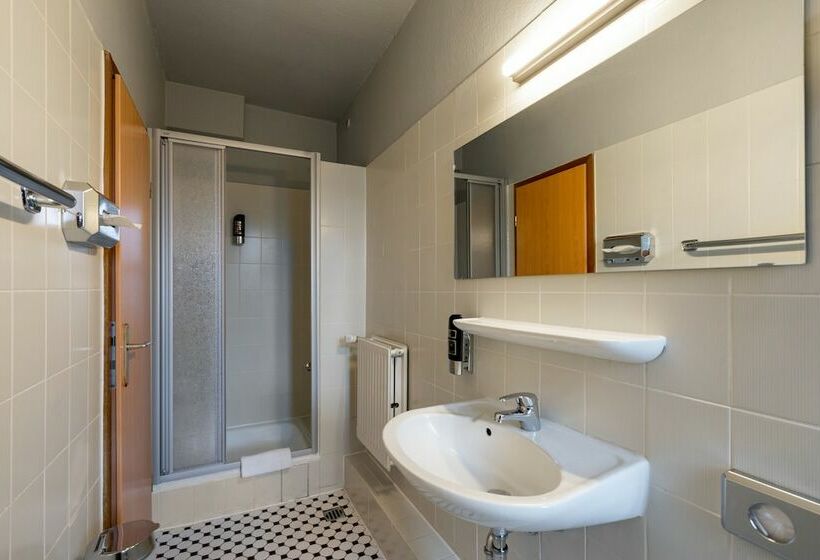 Standard Room Shared Bathroom, A&o Hamburg Reeperbahn