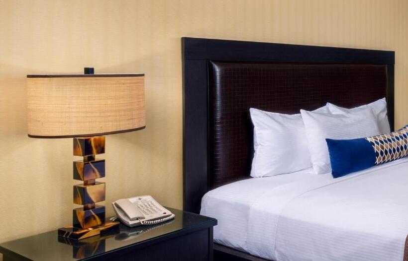 اتاق لوکس با تخت دو نفره بزرگ, Boulder Station Hotel & Casino