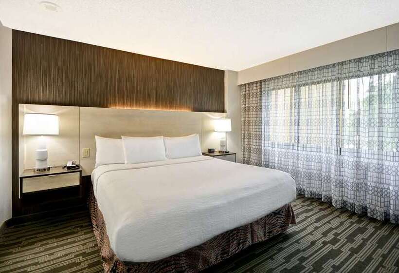 סוויטה, Embassy Suites Little Rock