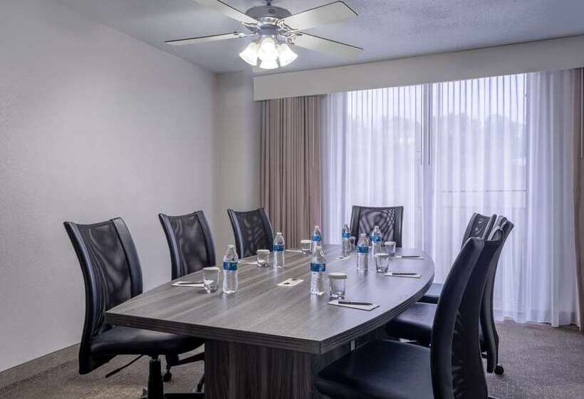 סוויטה, Embassy Suites Little Rock