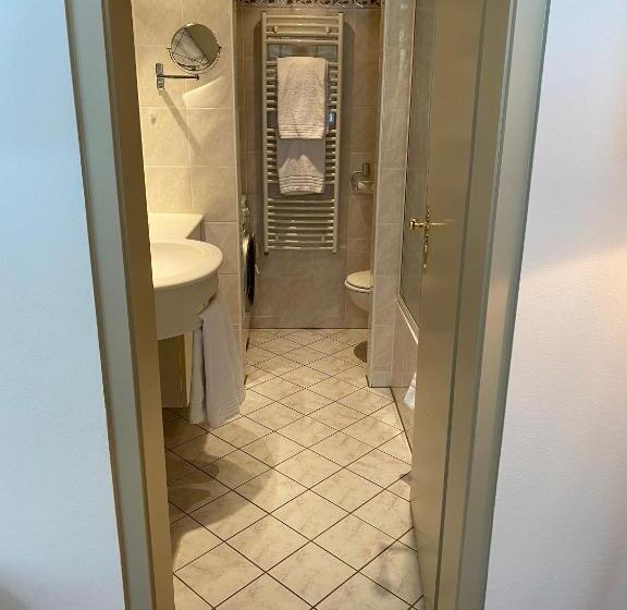 اتاق لوکس با چشم‌انداز, Europa Suites St Moritz