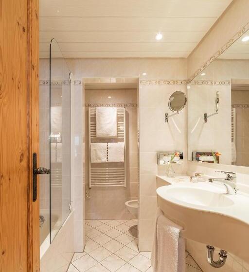 اتاق سوپریور با بالکن, Europa Suites St Moritz
