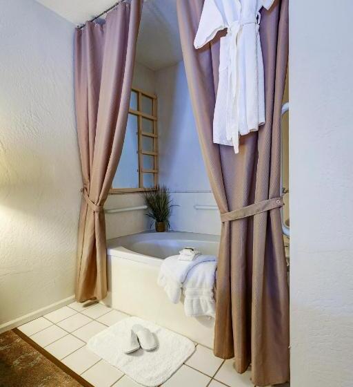 اتاق لوکس با تخت بزرگ, Forest Villas