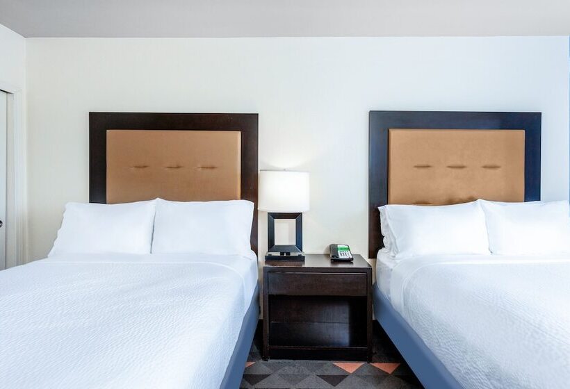 اتاق استاندارد با 2 تخت دوبل, Holiday Inn & Suites Across From Universal Orlando, An Ihg