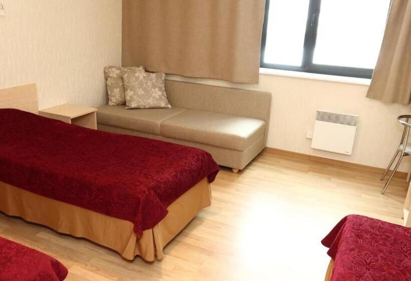 اتاق استاندارد سه نفره, Karupesa