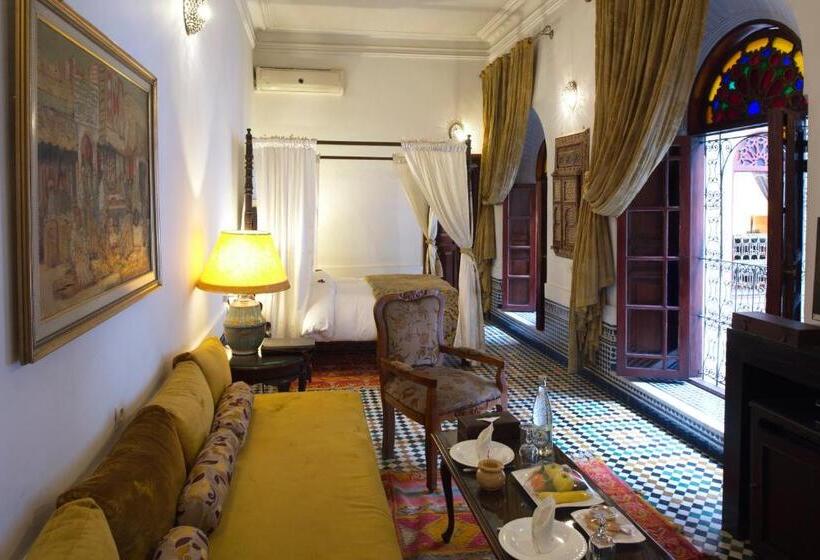 جناح ديلوكس, La Maison Bleue Batha