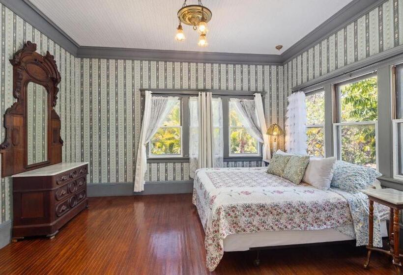 Deluxe Suite King Bed, Manoa Valley Inn