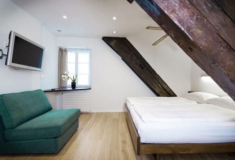 스탠다드 트리플 룸, Roesli Guest House
