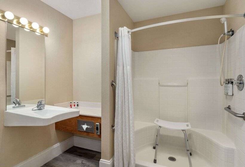 سوییت سوپریور, Travelodge By Wyndham Lake Havasu