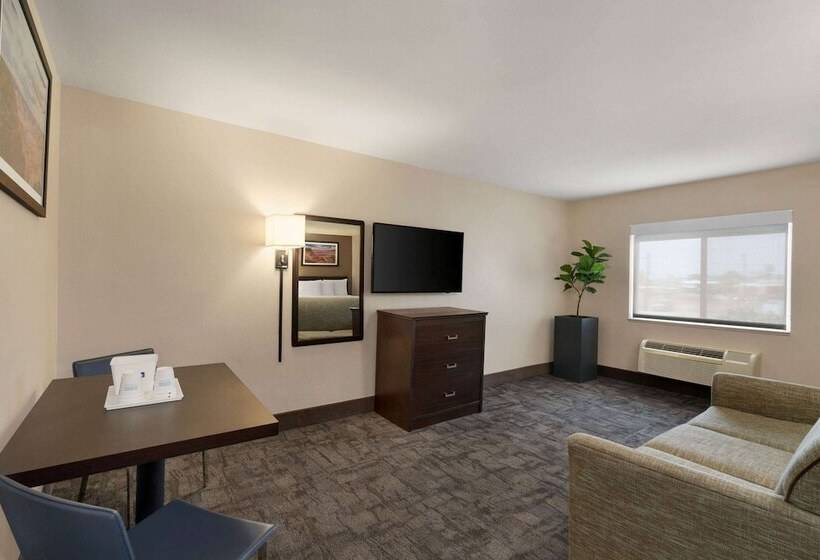 سوییت سوپریور, Travelodge By Wyndham Lake Havasu