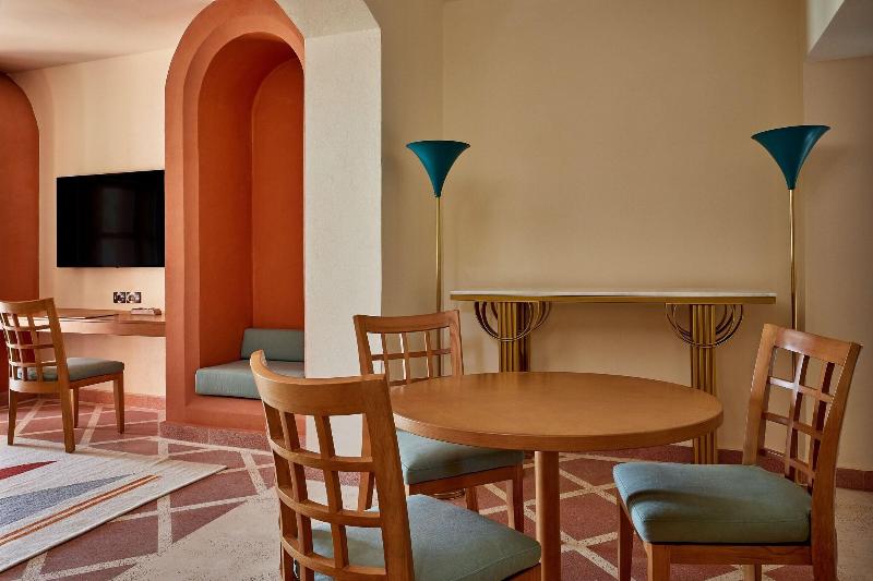 سوئیت اجرایی با تخت کینگ, Sheraton Miramar Resort El Gouna