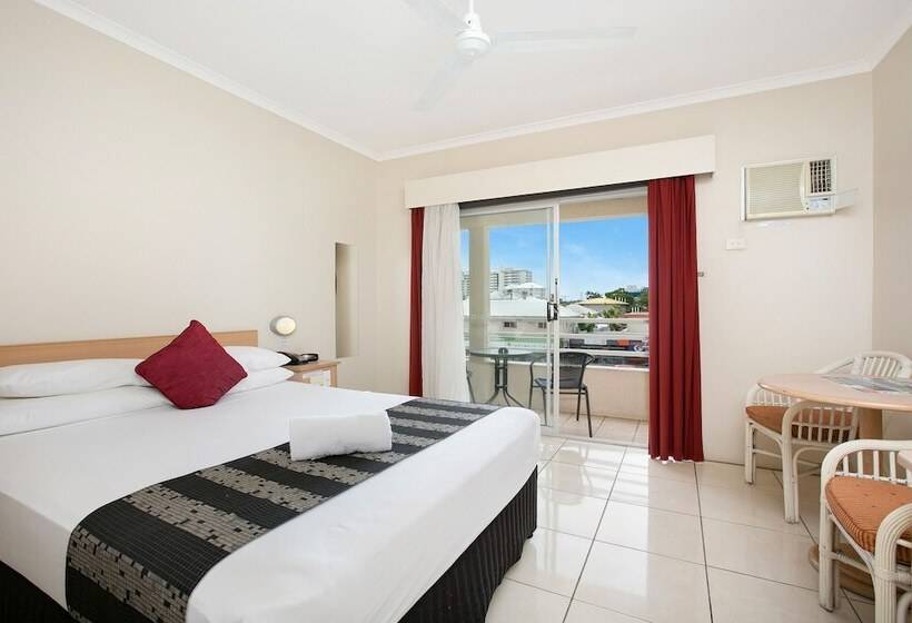 Quarto Estandar Cama Casal, Cairns City Sheridan Motel