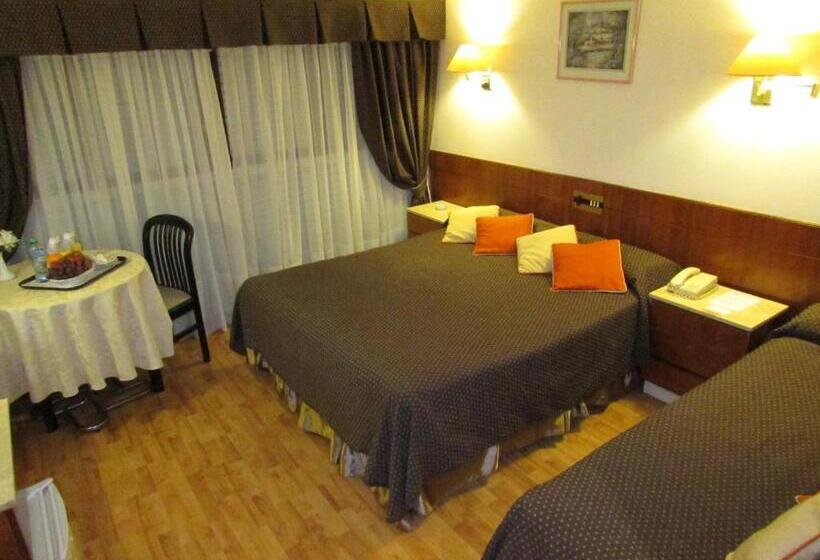 Habitació Triple Estàndard, Gran Hotel Continental