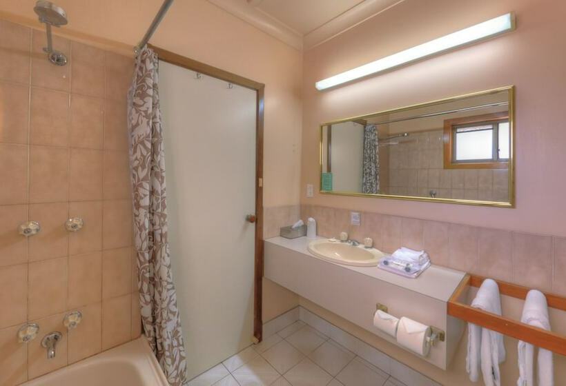اتاق استاندارد, Barrass's John Bright Motor Inn