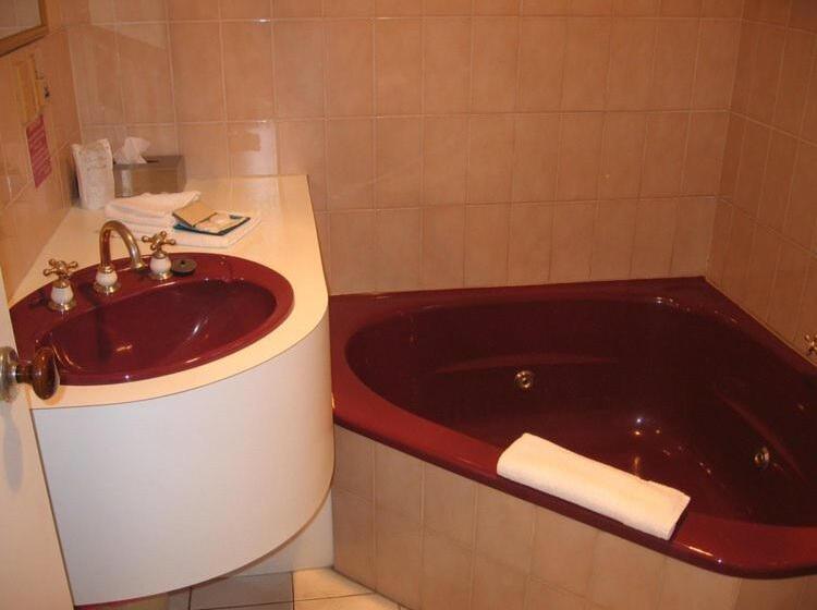 اتاق استاندارد با وان آب گرم, Barrass's John Bright Motor Inn