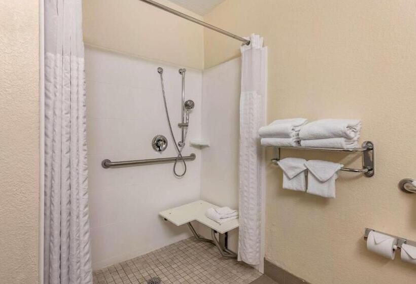 سوئیت برای معلولان, Comfort Suites Maingate East