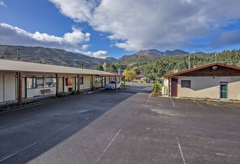 اتاق خانوادگی, Gold Rush Inn