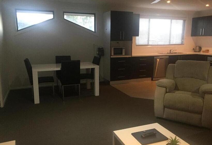 2 Bedroom Apartment, Macquarie Barracks Motor Inn