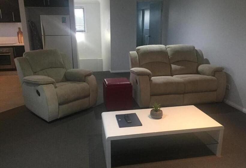 2 Bedroom Apartment, Macquarie Barracks Motor Inn