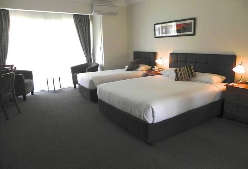 سوییت لوکس, Moore Park Inn