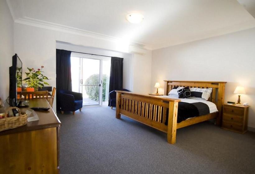 سوییت, Moore Park Inn