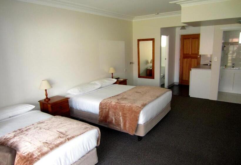 سوییت لوکس, Moore Park Inn
