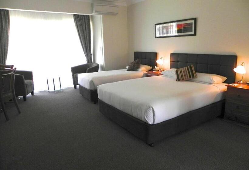 سوییت لوکس, Moore Park Inn