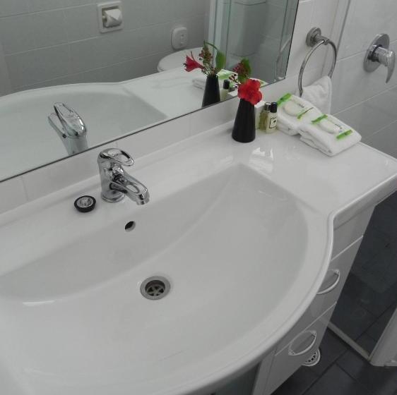 سوییت لوکس, Moore Park Inn