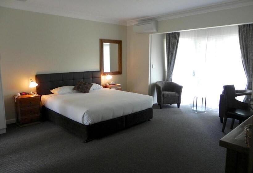 سوئیت اجرایی با تخت کینگ, Moore Park Inn