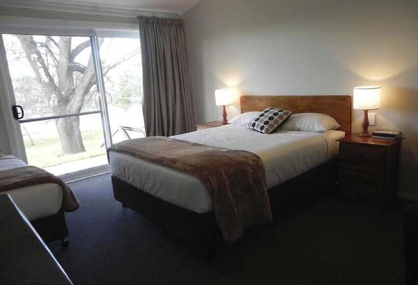سوییت لوکس, Moore Park Inn