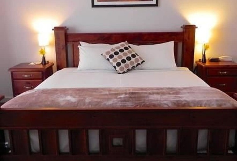 سوییت لوکس, Moore Park Inn