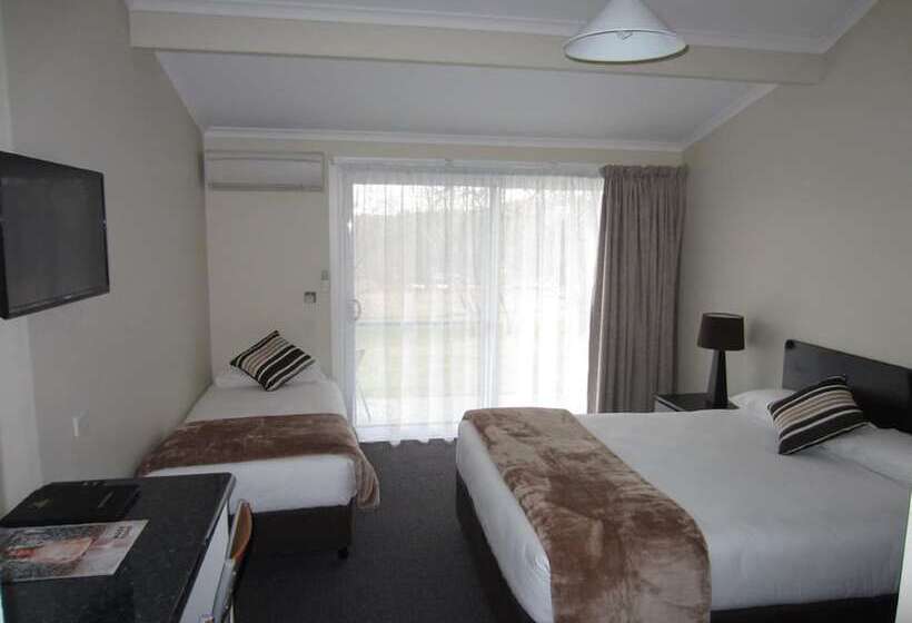 سوییت لوکس, Moore Park Inn