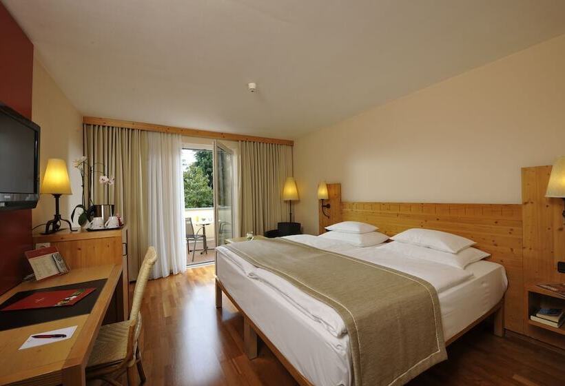 اتاق استاندارد با چشم‌انداز باغ, Rogner Hotel Tirana