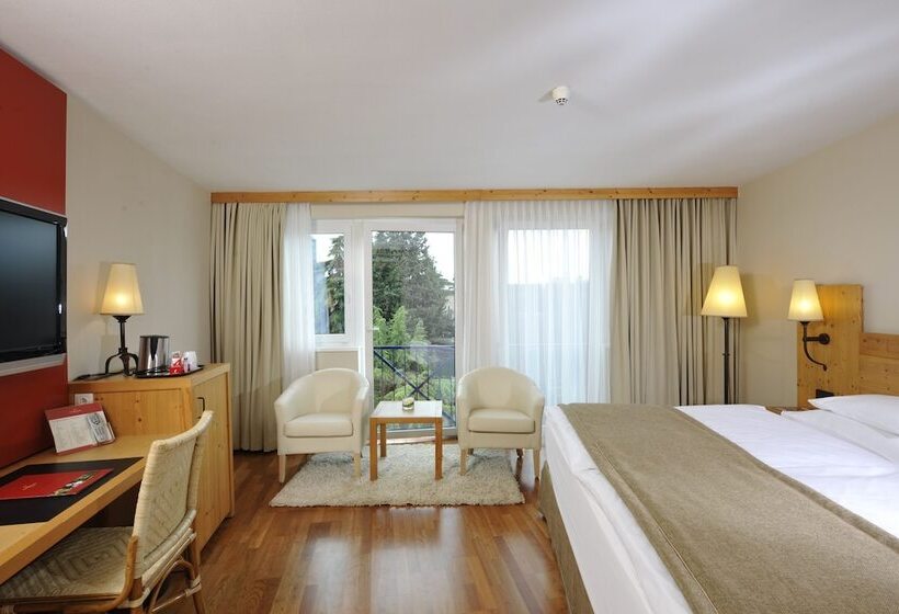 اتاق استاندارد با چشم‌انداز باغ, Rogner Hotel Tirana