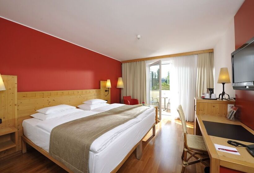 اتاق استاندارد با چشم‌انداز باغ, Rogner Hotel Tirana