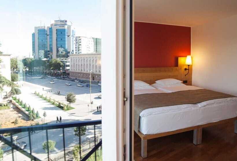 Junior Suite Vista Ciudad, Rogner  Tirana