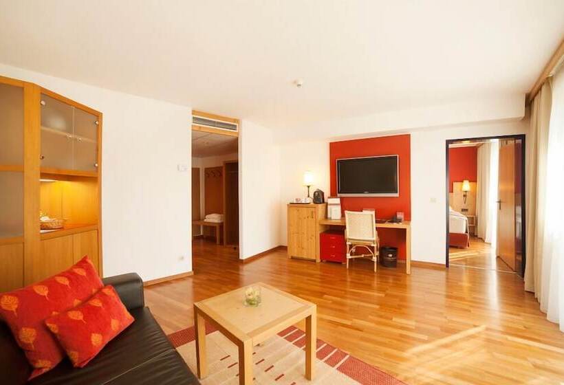 سوئیت جونیور با چشم‌انداز باغ, Rogner Hotel Tirana