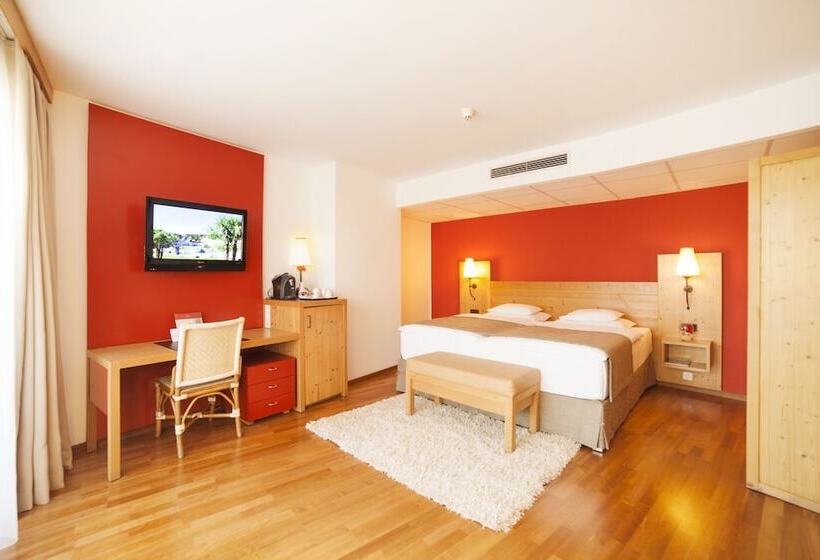 سوئیت جونیور با چشم‌انداز باغ, Rogner Hotel Tirana