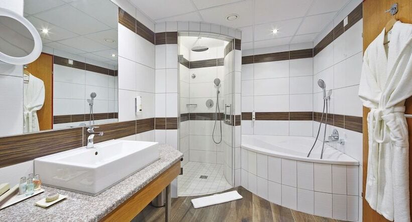 سوییت با چشم‌انداز باغ, Rogner Hotel Tirana