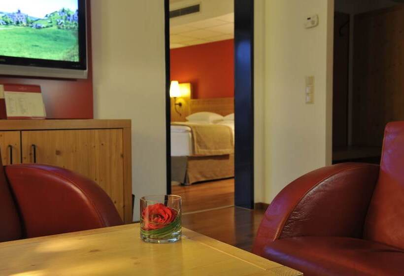 سوییت با چشم‌انداز باغ, Rogner Hotel Tirana