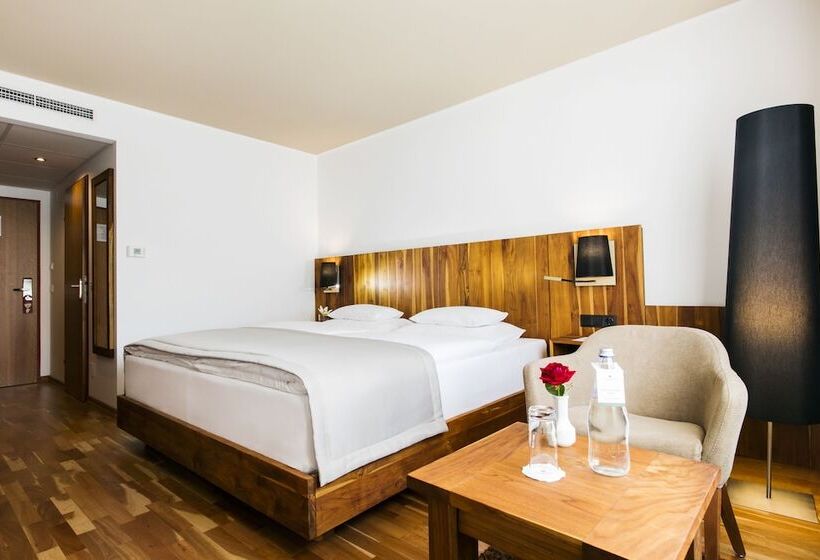 اتاق لوکس با چشم‌انداز باغ, Rogner Hotel Tirana