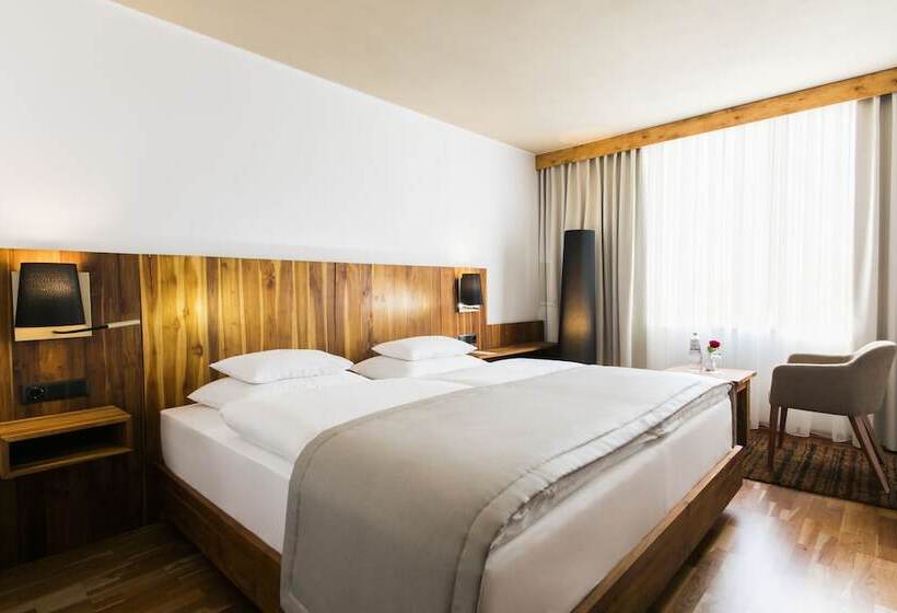 اتاق لوکس با چشم‌انداز باغ, Rogner Hotel Tirana