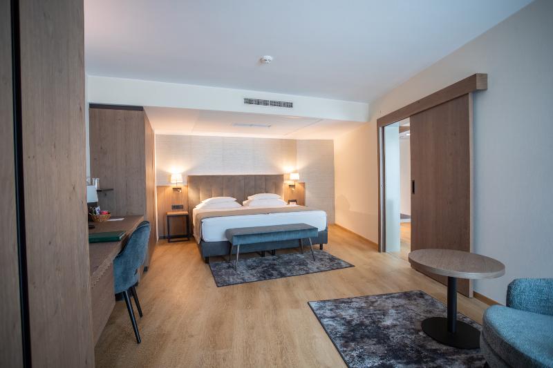 سوییت با چشم‌انداز باغ, Rogner Hotel Tirana