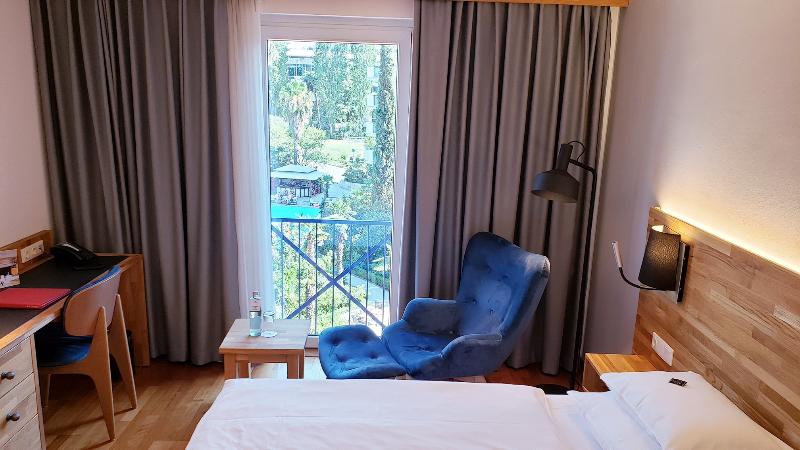 اتاق استاندارد با چشم‌انداز باغ, Rogner Hotel Tirana
