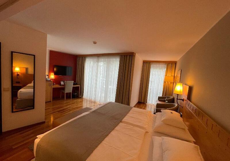 سوئیت جونیور با چشم‌انداز باغ, Rogner Hotel Tirana